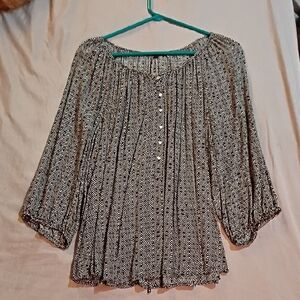 Women's Black and White Patterned Top